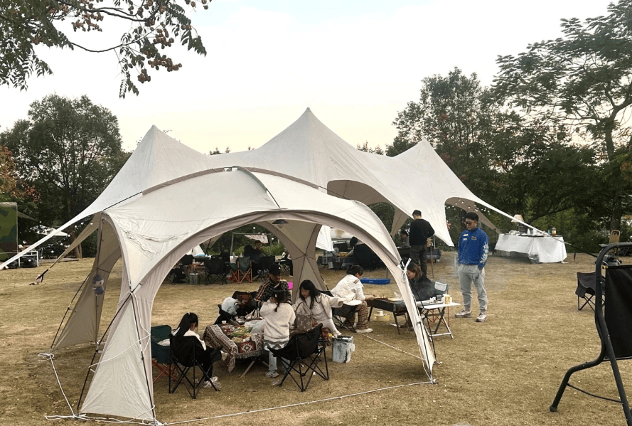 门“篷友”共筑文明露营新风尚ky开元棋牌与自然为邻 厦(图4)